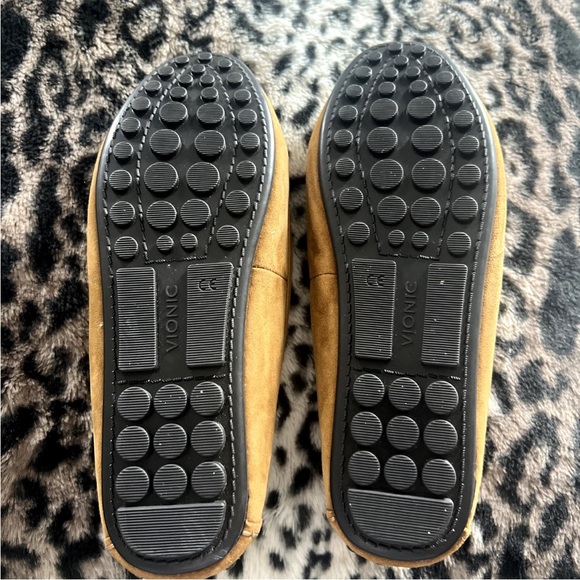 Vionic Cognac Brown Suede Women Sz 8 Driving Loafers with Gold Horsebit Moccasin - Picture 10 of 12